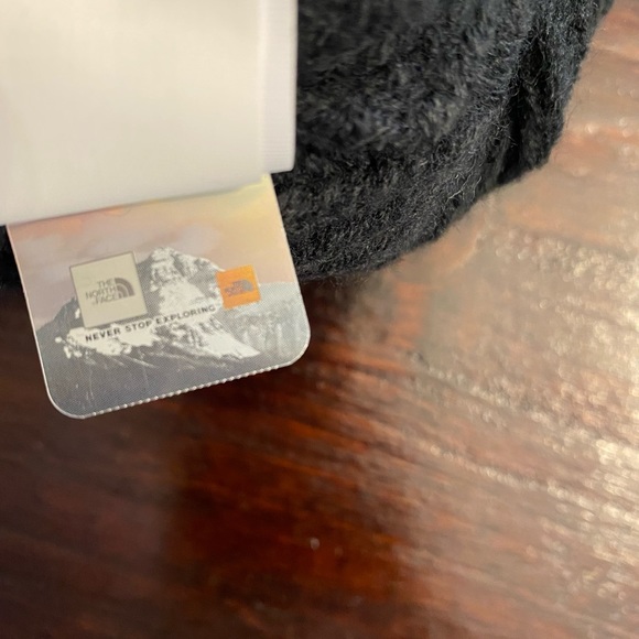 The North Face Oh-Mega Fur Pom Beanie Cable-knit beanie with a pom NWT black - Picture 8 of 8